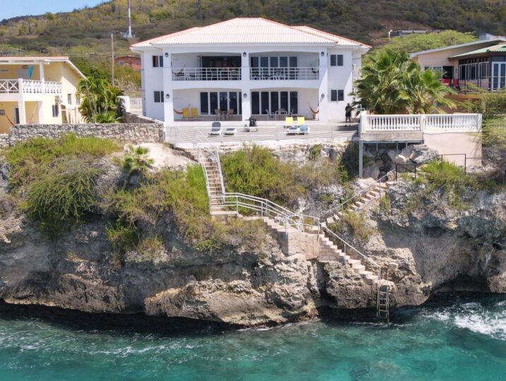 Whitehouse Lagun Curacao